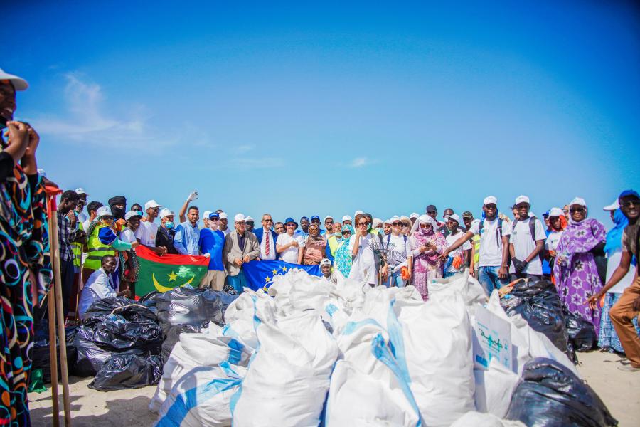 2024 EUBeachCleanup in Mauritania, a lot of people and many white plastic bags filled with rubbish