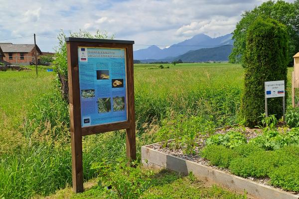 Information board in the “honey garden” at the fish farm entrance ©Lidija Šnut